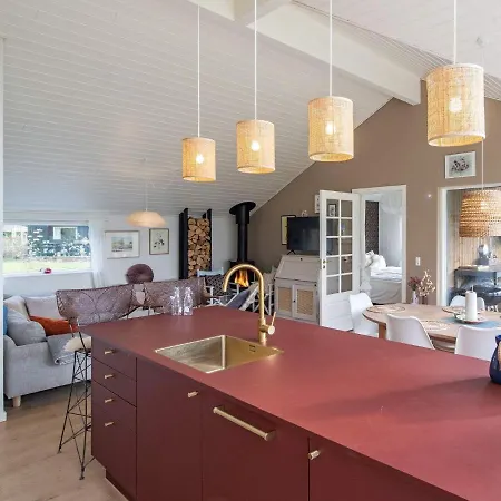 8 Person Holiday Home In Vaeggerlose *