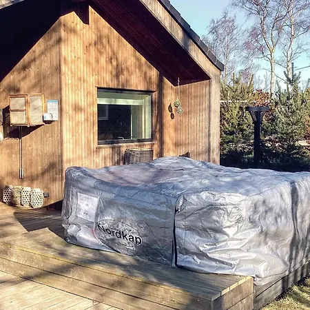 8 Person In Vaeggerlose Feriehus Bøtø By