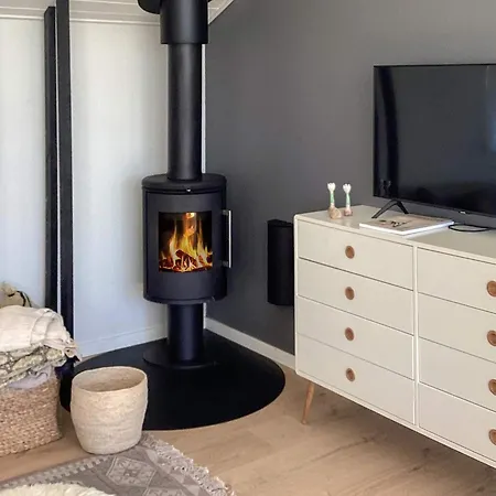 8 Person In Vaeggerlose * Bøtø By