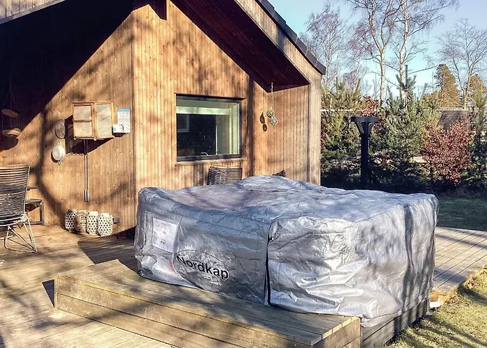 8 Person In Vaeggerlose Feriehus Bøtø By